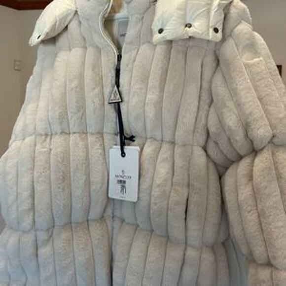 Women's Moncler White faux fur detachable hood down jacket size 3 NWT - Picture 13 of 16